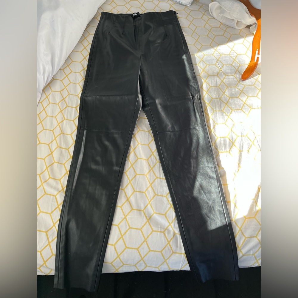 Never worn Zara skinny leather pant